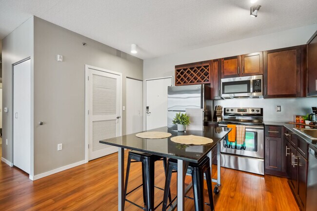 Building Photo - 616 Washington Ave S