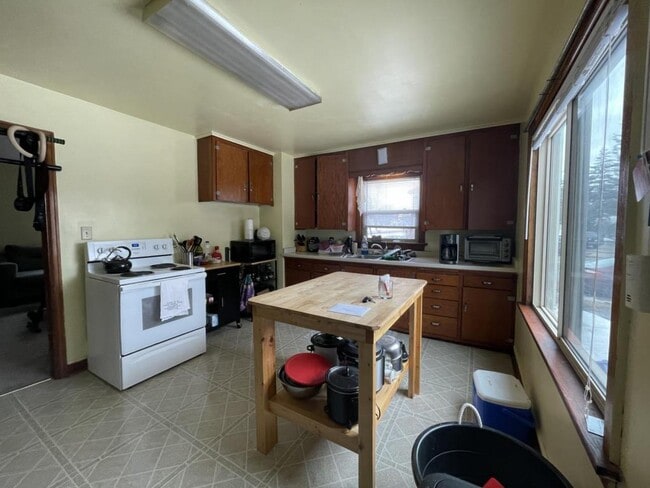 Building Photo - 1323 N 21st St