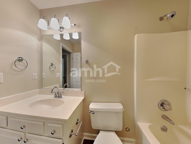 Building Photo - 6112 Glenridge Ct