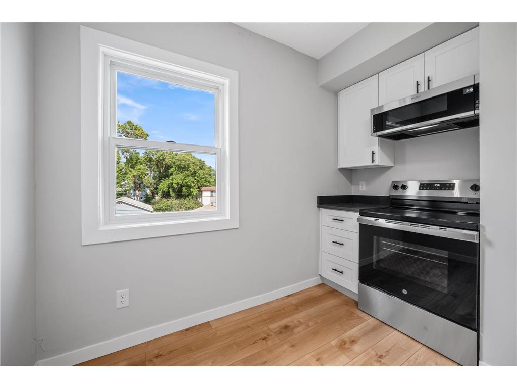 Building Photo - 3379 Brownlow Ave