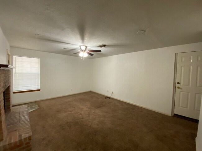 Building Photo - Cute 1 bed 1 bath Townhome