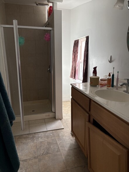 2nd Bath - 2235 Victor St