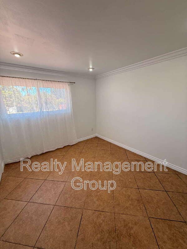 Building Photo - 98 E Palomar St