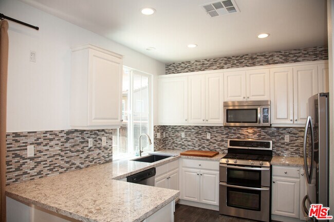 Building Photo - 9135 S Cullen Wy