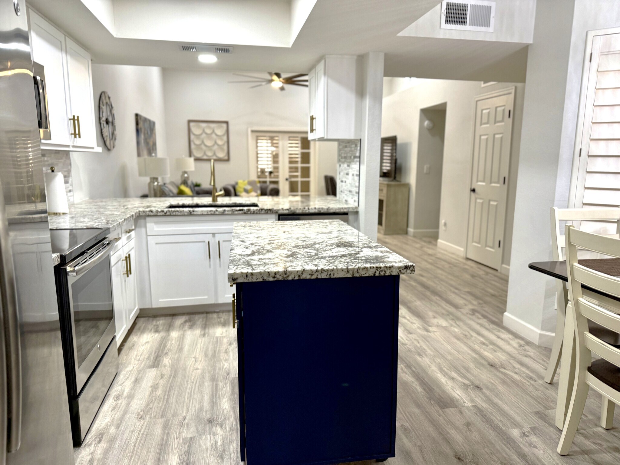 KITCHEN - 9040 E Winchcomb Dr