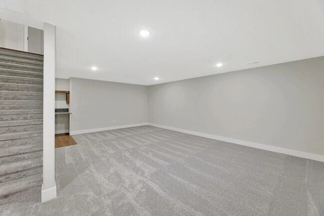 Building Photo - 5424 W 42nd St S