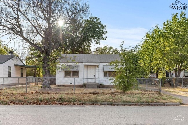 Building Photo - 1613 Hawes Ave