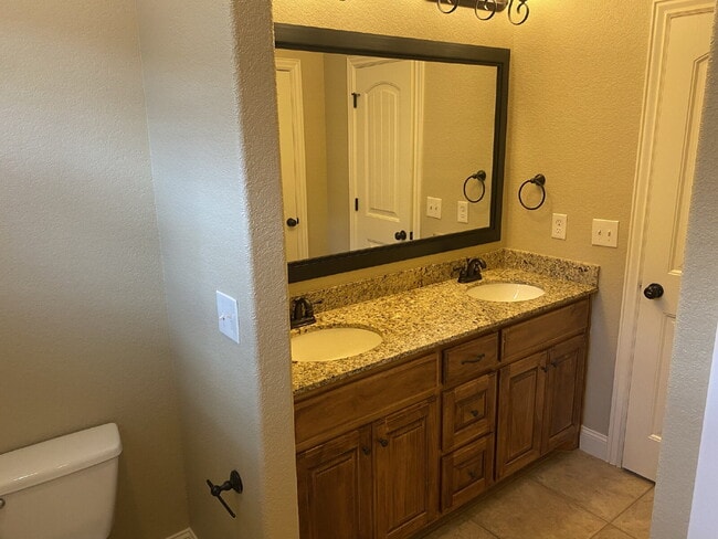 Building Photo - 6202 W Sage Dr