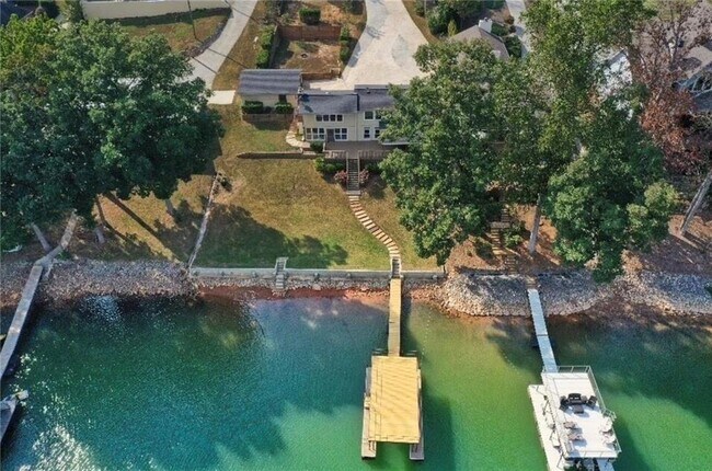 Building Photo - 6163 Lake Lanier Heights Rd