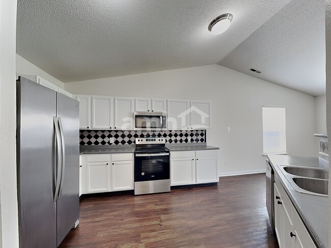 Building Photo - 5624 Grassy Bank Dr