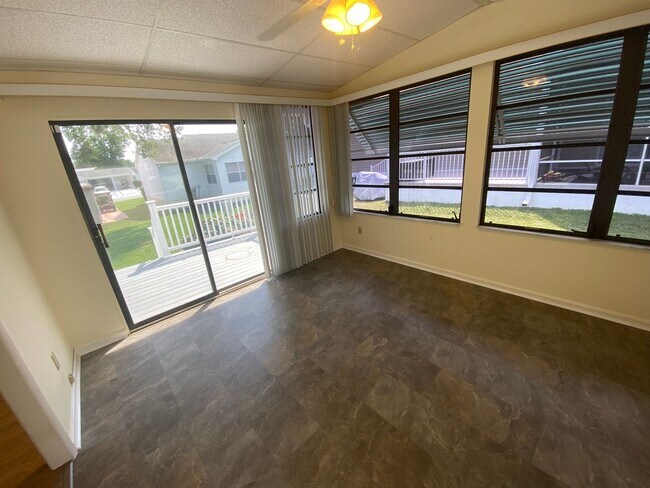 Building Photo - Beautiful 2 + 2, ANNUAL Lease In Orange Bl...