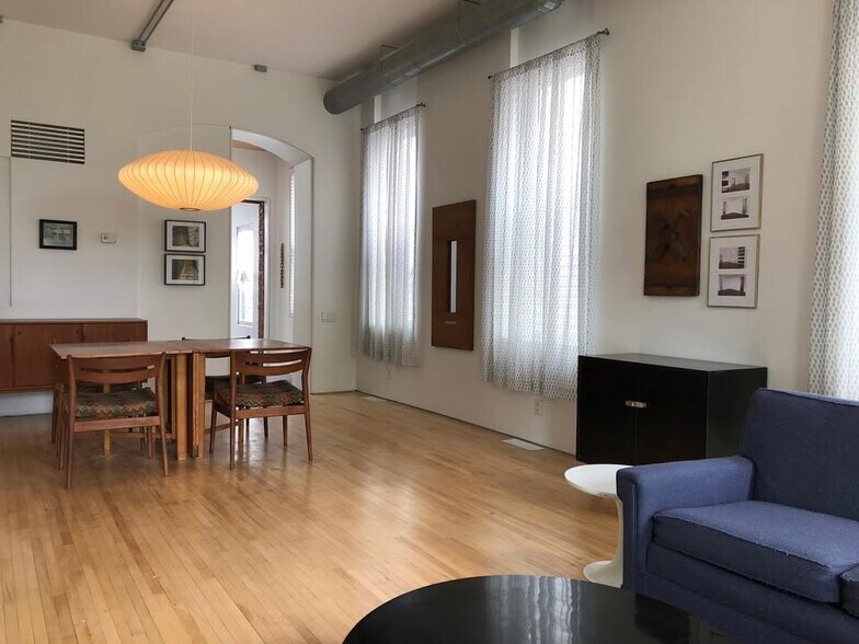 Living/Dining - 402 Warner st