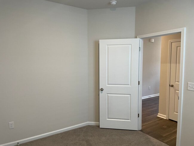 Building Photo - 3600 Whaley Wy
