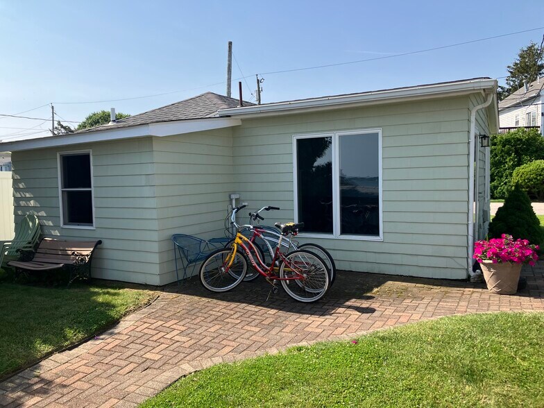 Building Photo - 161 Charlotte Dr