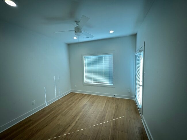 Building Photo - Newer 3 bedroom 2.5 bathroom townhome in H...