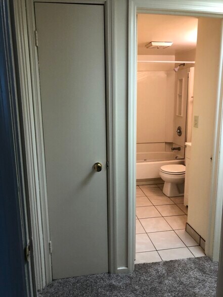 Linen closet in hallway - 306 E Henry St