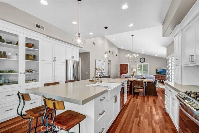 Building Photo - 1 Deerwood W