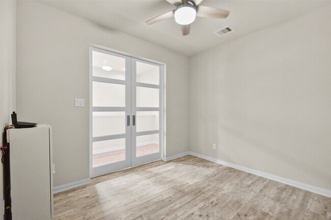 Building Photo - 9911 Brickhouse Dr