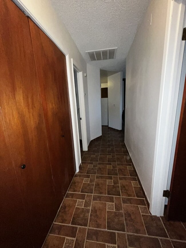 Building Photo - AVAILABLE NOW $200 off First Month Rent