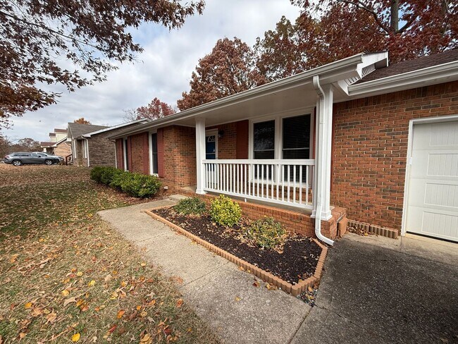 Building Photo - Charming 3 Bedroom, 1.5 Bath Ranch-Style Home