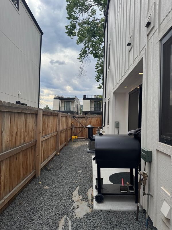 Building Photo - 1310 Zenobia St