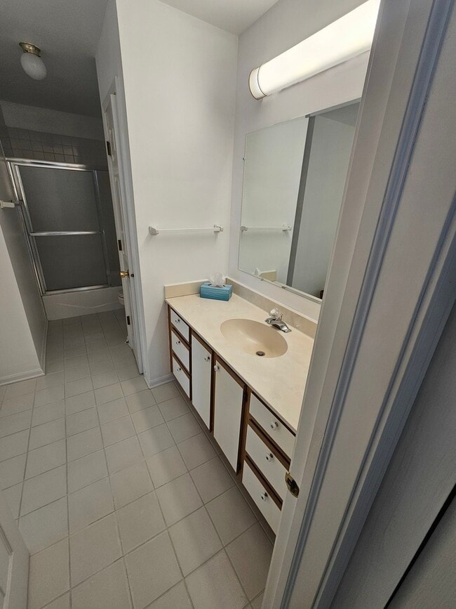 Building Photo - 1327 Sugar Ct