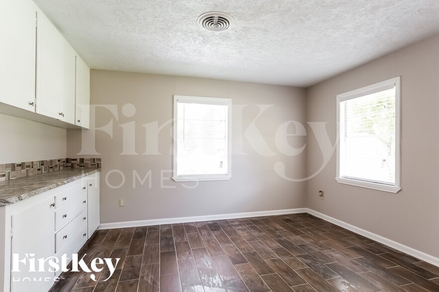 Building Photo - 2505 Texas Ave