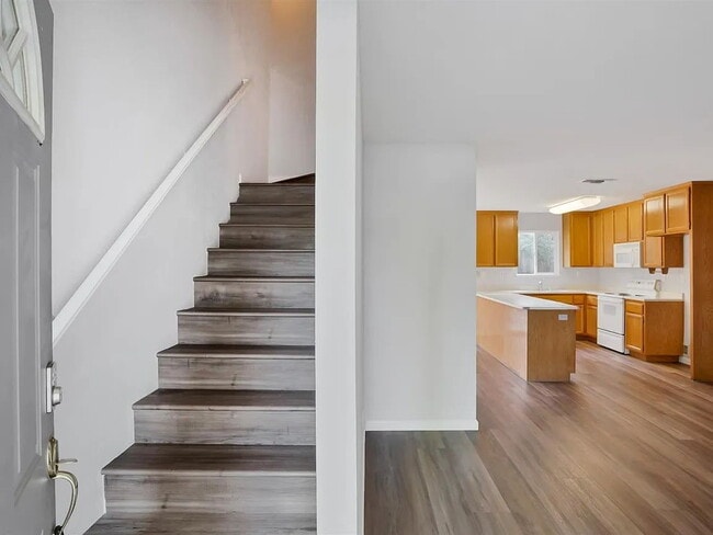 Building Photo - This is a lovely halfplex with 2 stories, 3 bedrooms, and 2.5 bathrooms in a quiet HOA neighborhood