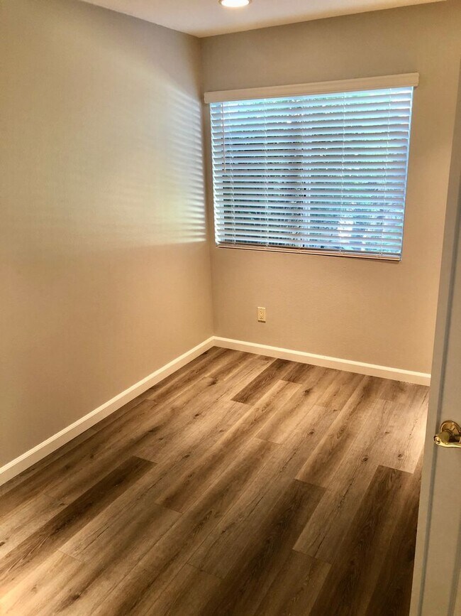 Building Photo - Charming 4-Bedroom, 3-Bath