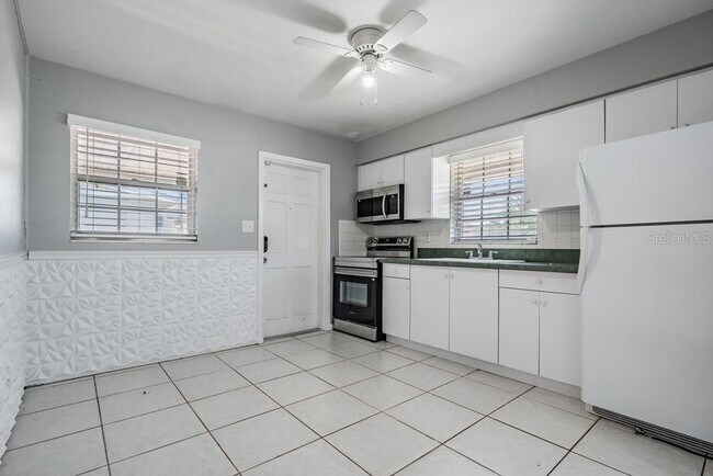 Building Photo - 2709 W Abdella St