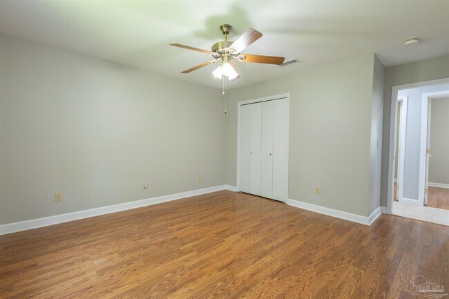 Building Photo - 848 Meadow Ln