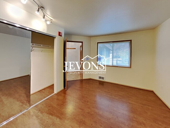 Building Photo - 3632 255th Ln SE