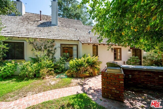 Building Photo - 23057 Sylvan St