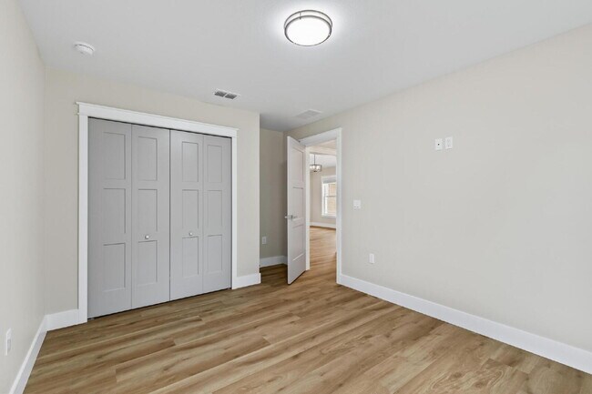 Building Photo - Modern Living Awaits!