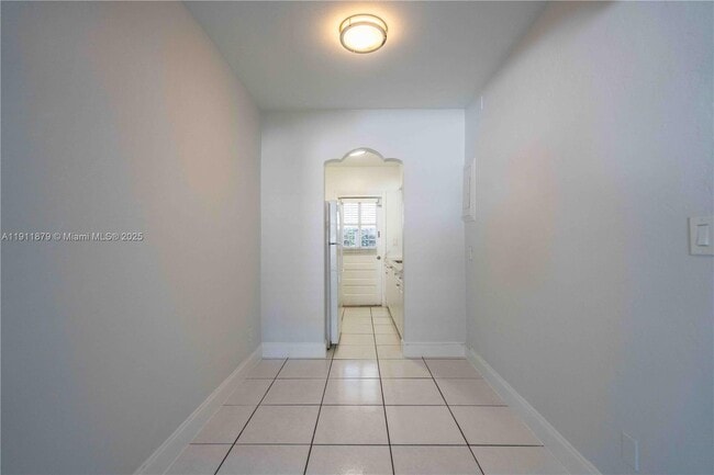 Building Photo - 7821 Carlyle Ave