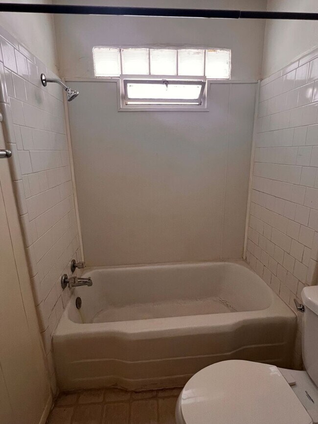 Building Photo - 3rd Street Duplex