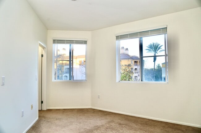 Building Photo - Condo With Luxury Amenities