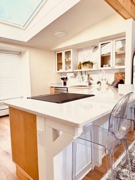 Building Photo - 148 E Hill Rd