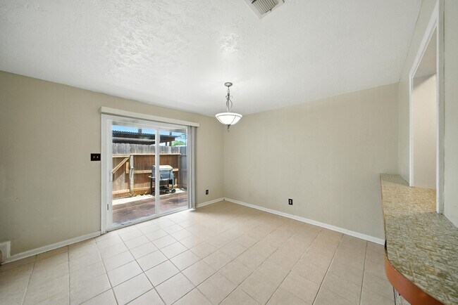 Building Photo - 10666 Hazelhurst Dr