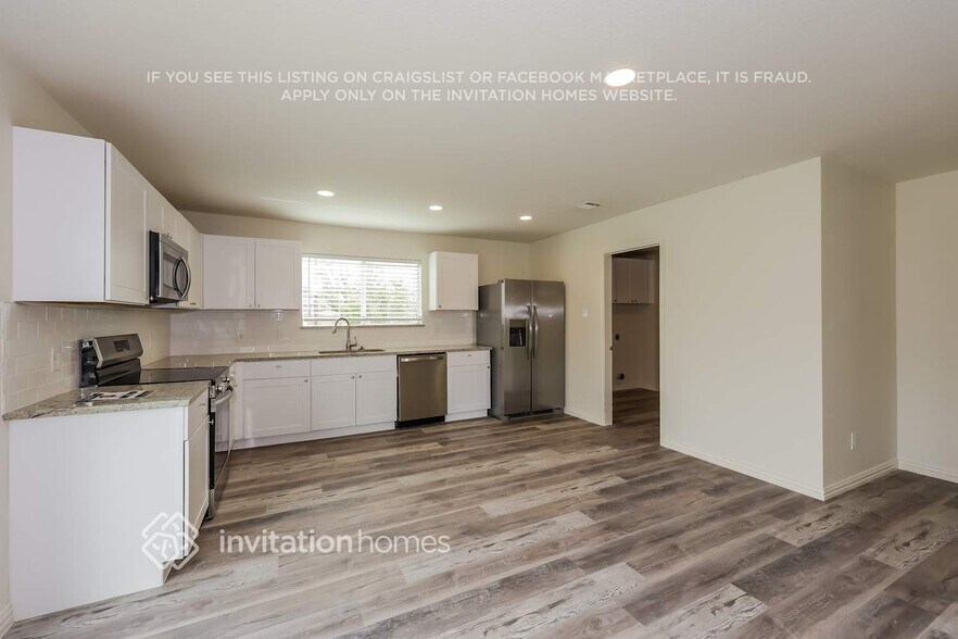 Building Photo - 215 Equestrian Dr