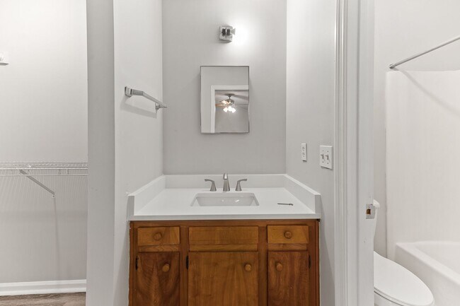 Building Photo - 165 Hummingbird Ave