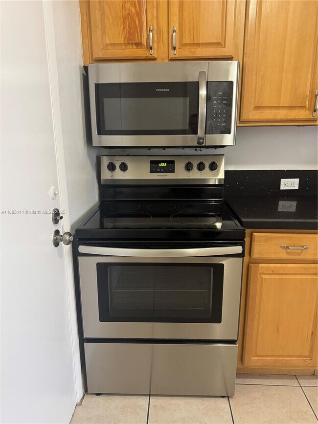 Building Photo - 1080 94th St