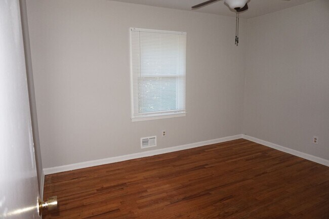 Building Photo - Spacious 5 bed 3 bath home located in Marietta