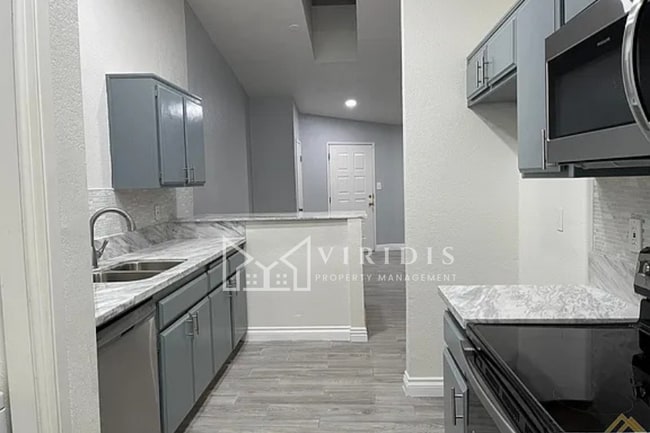 Building Photo - 4600 Beechwood St
