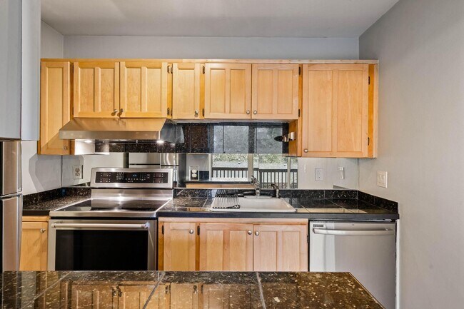 Building Photo - Spacious, comfortable 1-bdrm/1-bath condo. Community rec center, hot tub, pool, peaceful location