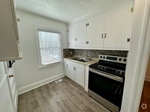 Building Photo - 2 Bedroom 1 Bathroom Home Located in South...