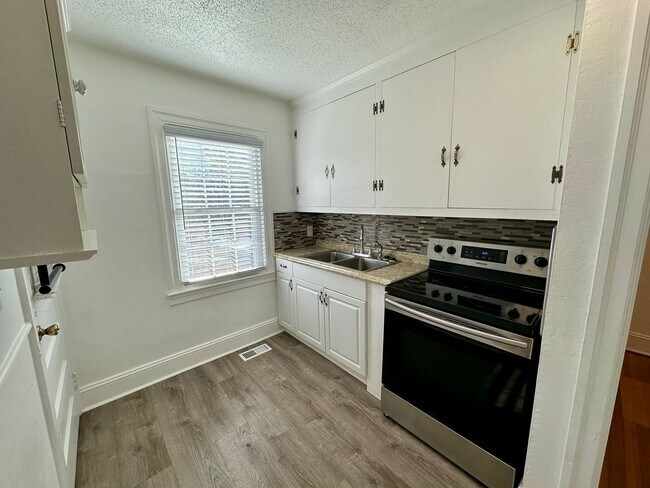 Primary Photo - 2 Bedroom 1 Bathroom Home Located in South...