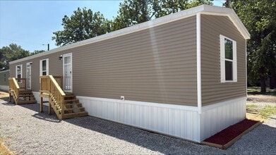 Building Photo - 1085 Spring Bay Rd