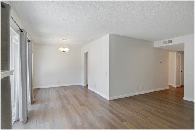 Building Photo - Sunny Ridge 3 Bedroom Home!