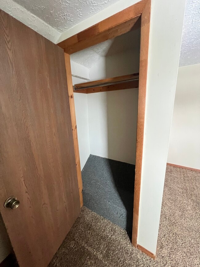 Building Photo - 28389 Ridge Rd